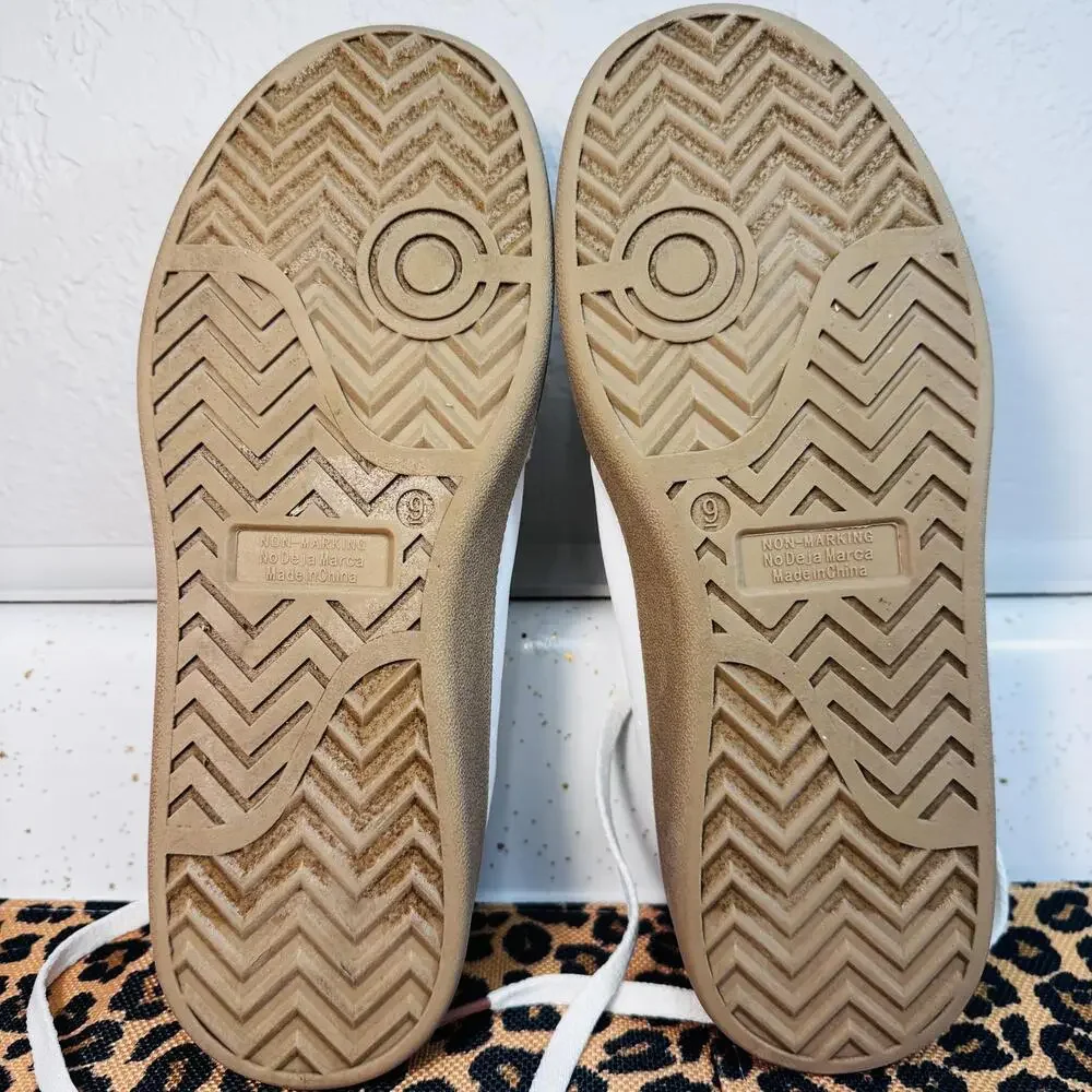 Hello Kitty White and Pink Casual Sneakers Size 9 - Picture 6 of 9